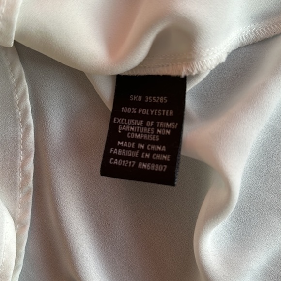 White semi sheer Le Chateau tank with black piping size small - Picture 6 of 6